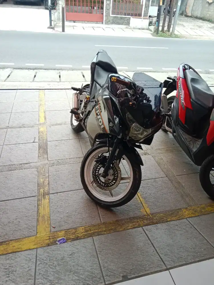 Cbr 150 cbu thailand
