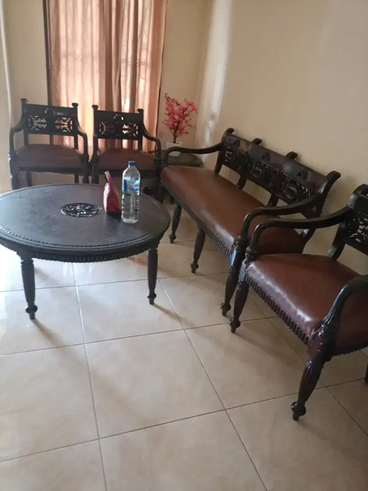 Dijual 1 set meja kursi ukir