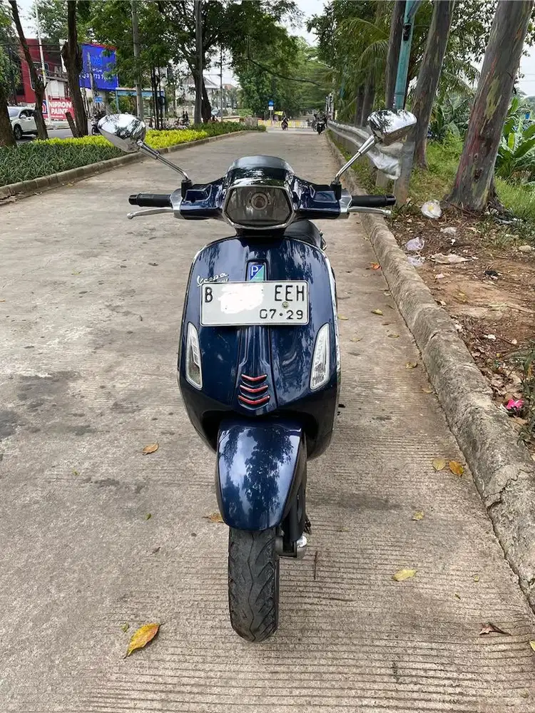 Vespa Sprint 3V 2014 Biru Low KM