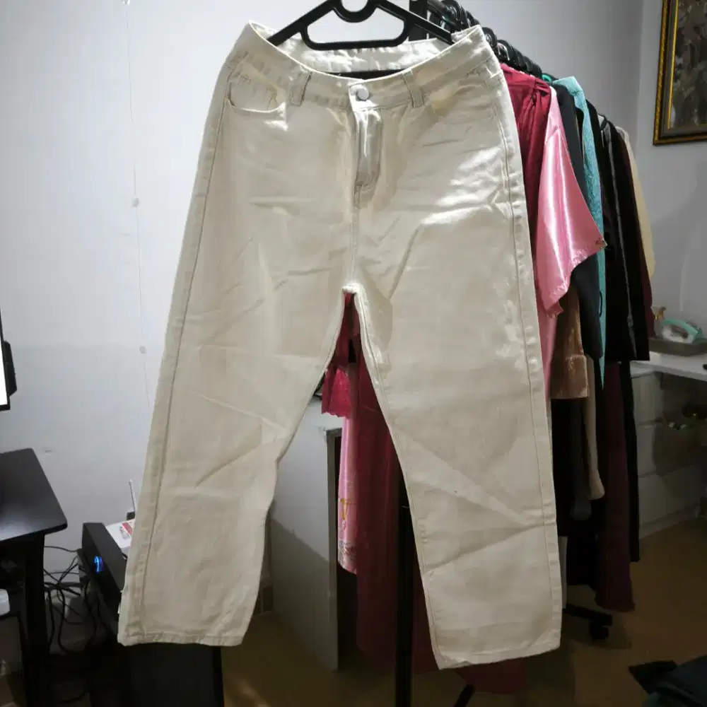 Highwaist Loose Kasual Celana Jeans Panjang Wanita Putih
