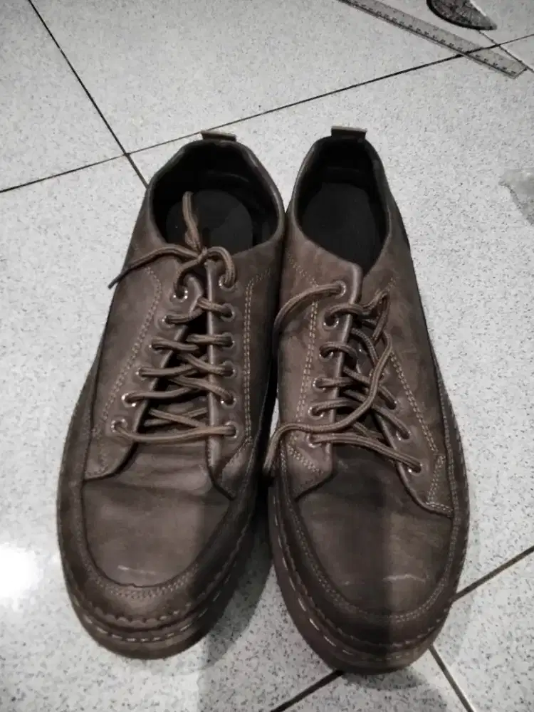 Sepatu merk jeans