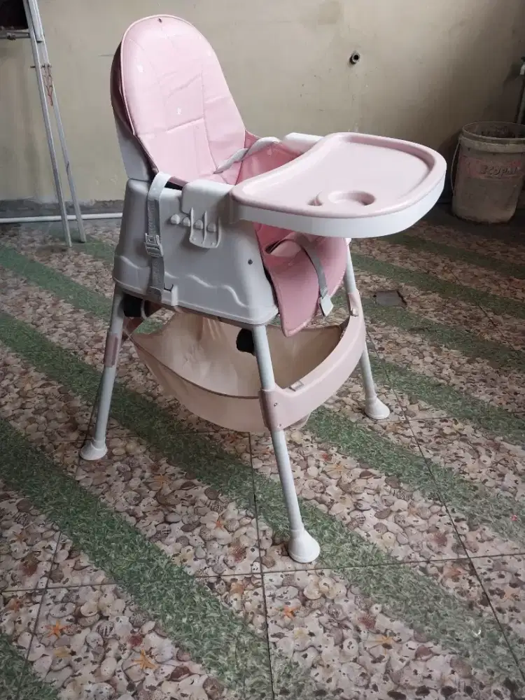 Kursi Makan Bayi Bekas