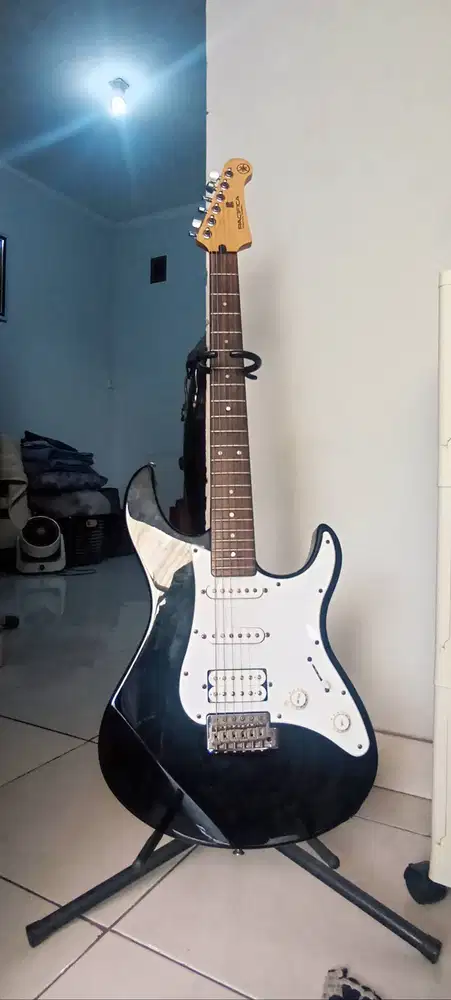 Yamaha Pacifica 112J Second bekas (Like new)