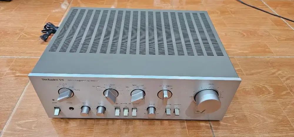 Ampli Technics SU-V6