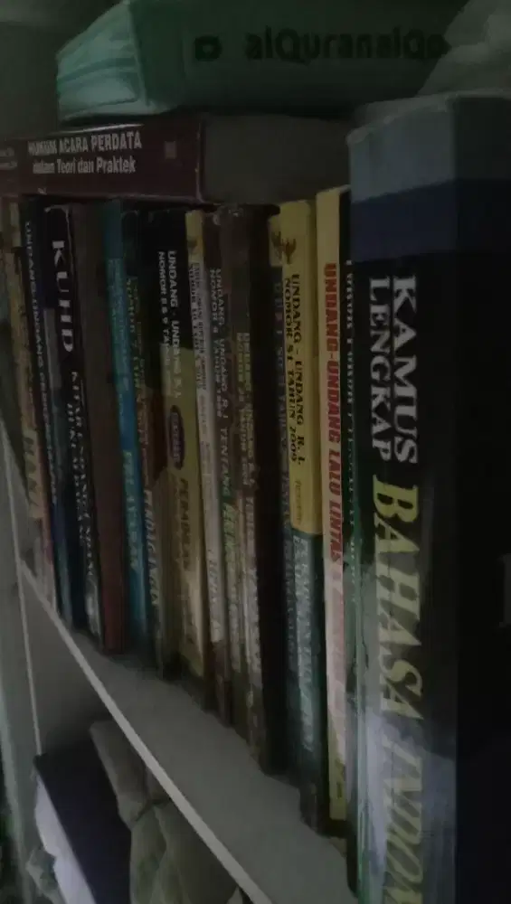 LITERASI BUKU HUKUM, UNDANG-UNDANG, NOVEL