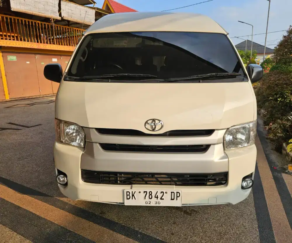Hiace commuter 2019