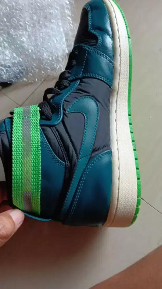 Nike air jordan one high strap green spark