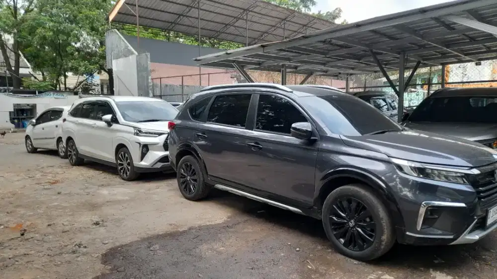 rental mobil matic lepas kunci atau pakai driver