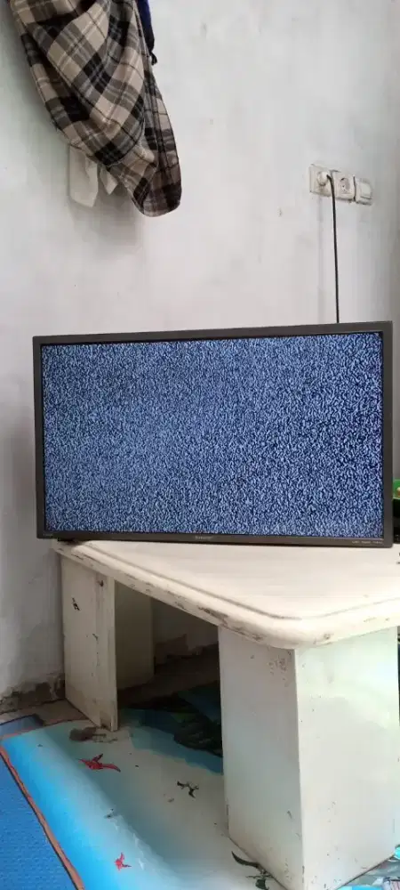 Sharp 32 in LED