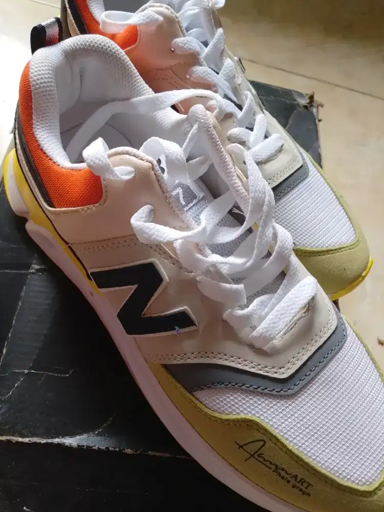 Sepatu new balance ukuran 42