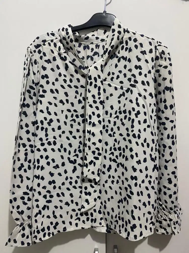 Atasan polkadot