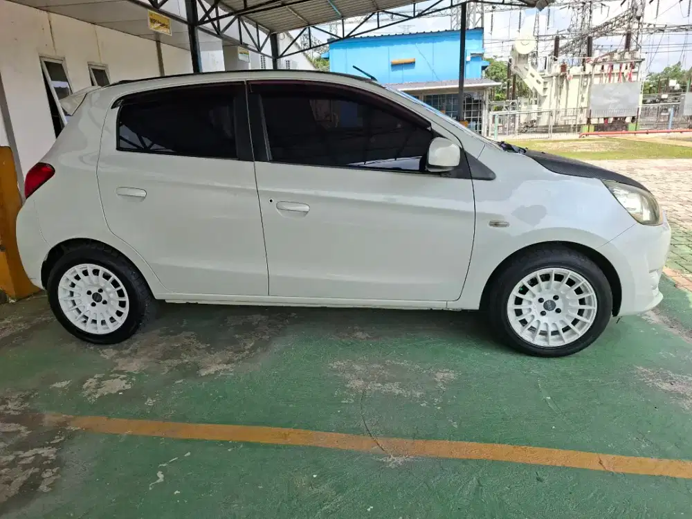 Dijual cepat 1 unit Mitsubishi Mirage Exceed 1,2 warna putih
