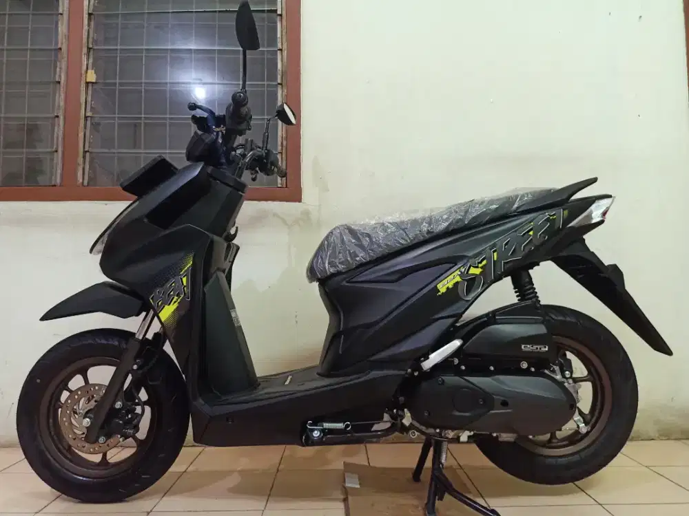 Honda BEAT STREET ALARM TERBARU 2025 BL 8  KM 800 PERAK / LIKE NEW)