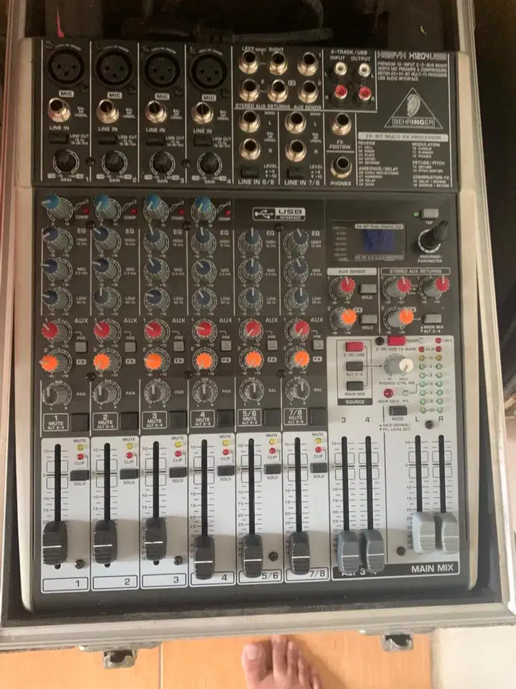 Dijual Cepat! Mixer Behringer Xenyx QX1204USB Bekas Terawat siap pakai