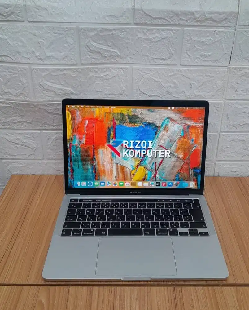 MacBook Pro M1 2020 TouchBar Processor Apple M1 CPU 8-Core Ram 16GB