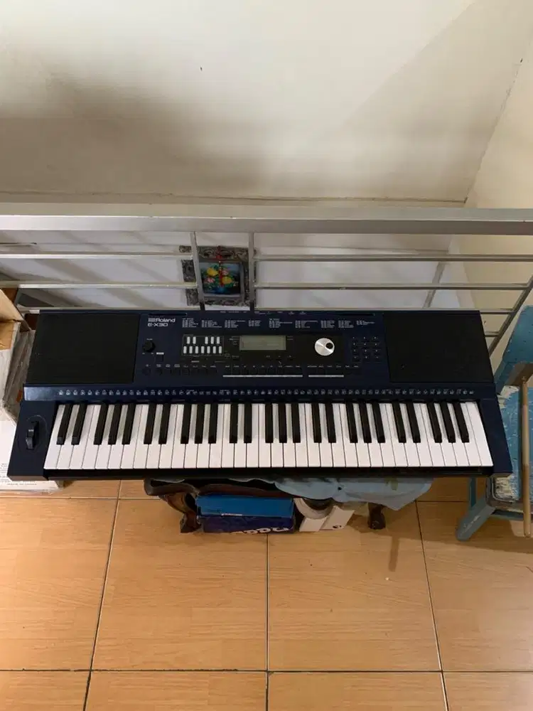 Roland E-X30 Arranger Keyboard - Kondisi Mulus & Jarang Pakai!