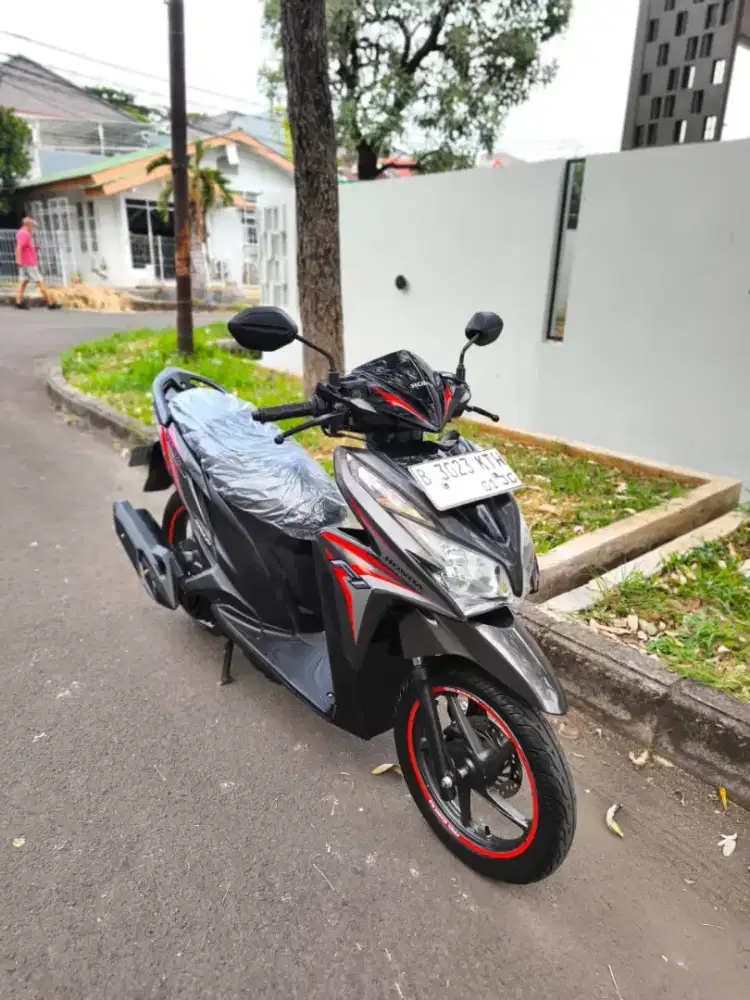 Bissmillah dijual motor Honda Vario kzr 2015 CBS ISS