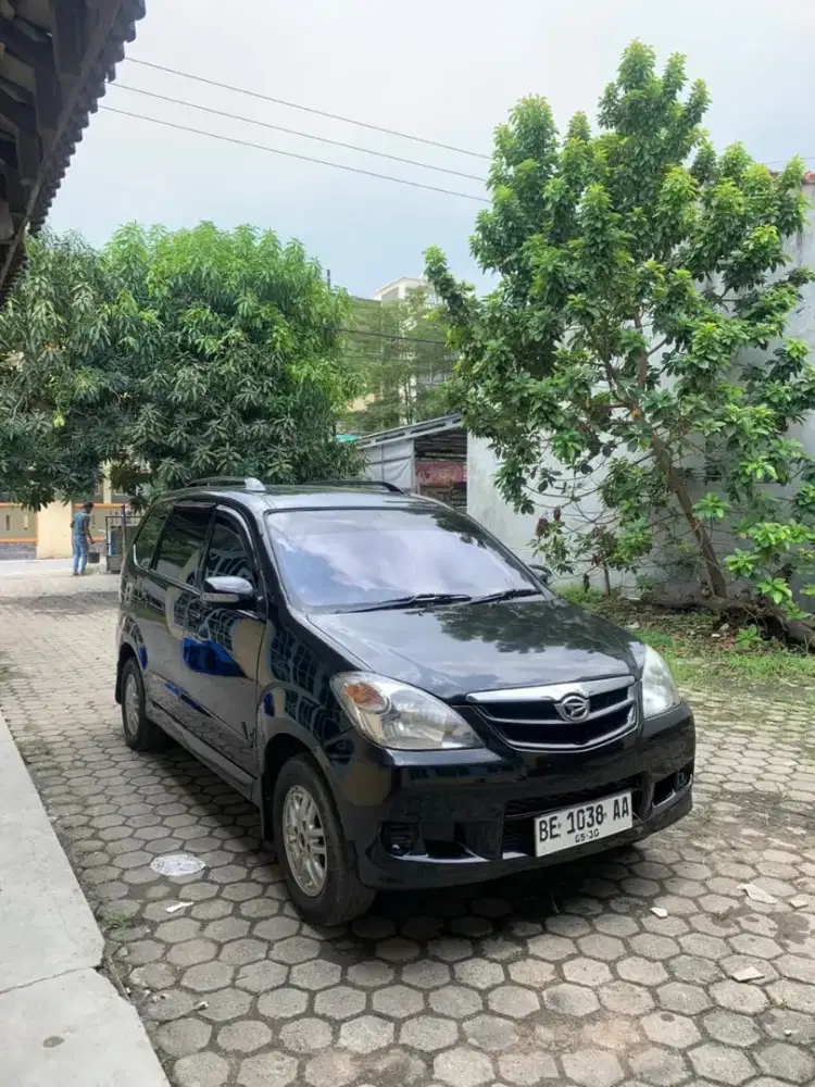 Jual santai mobil Daihatsu Xenia 2011