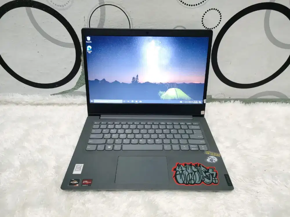 Laptop Lenovo Ideapad V14 -ADA -AMD Ryzen 3 -SSD 256GB -4GB -MULUS 97%