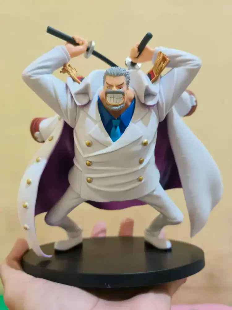 Action figure Garp (One Piece)