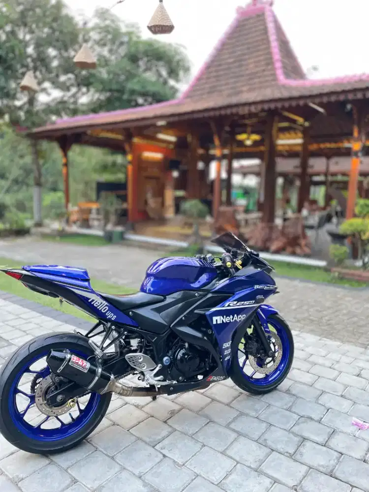YAMAHA R25 2017 ABS