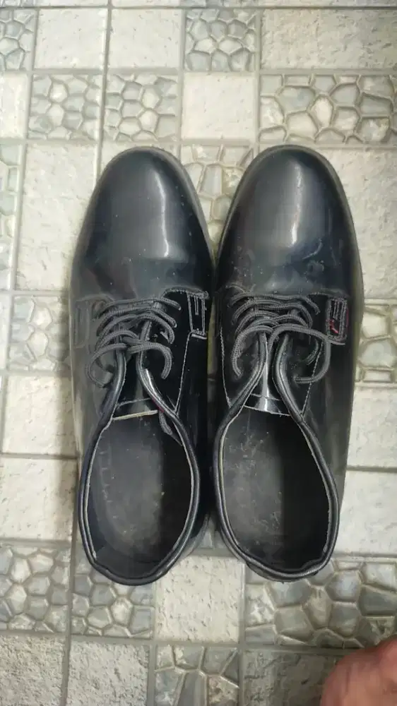 Sepatu PDH ukuran 44 seperti baru
