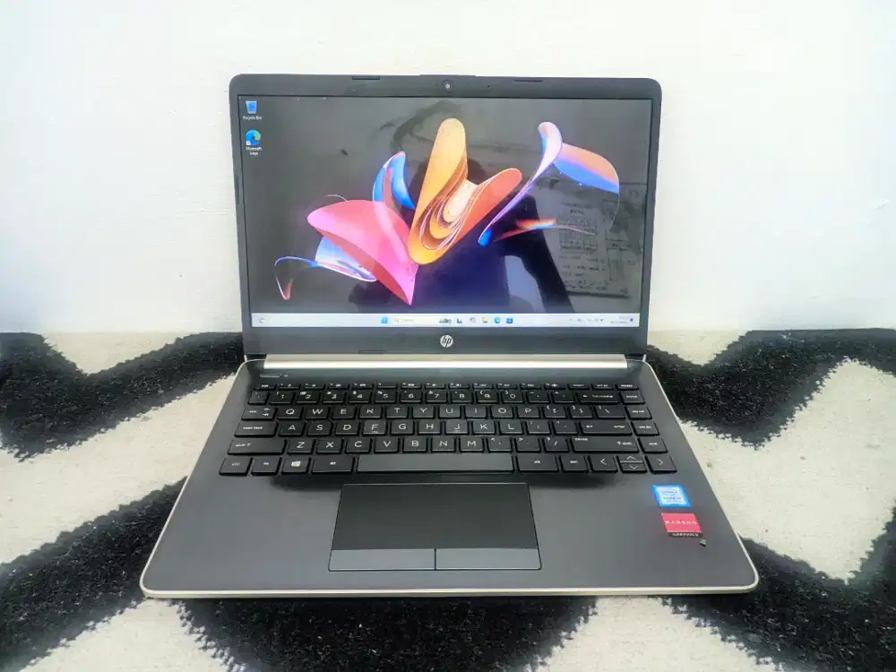 HP Laptop 14s-cf0xxx  Intel(R) Core(TM) i5-8250U Ram 8 GB SSD 256GB