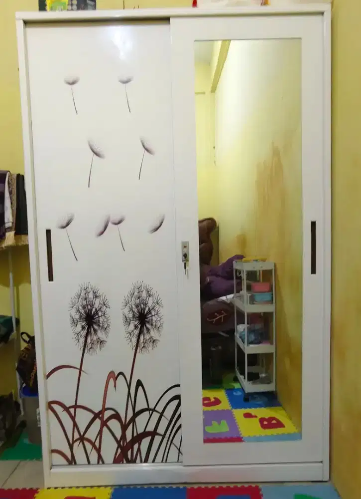 DIJUAL Lemari 2 pintu sliding besi