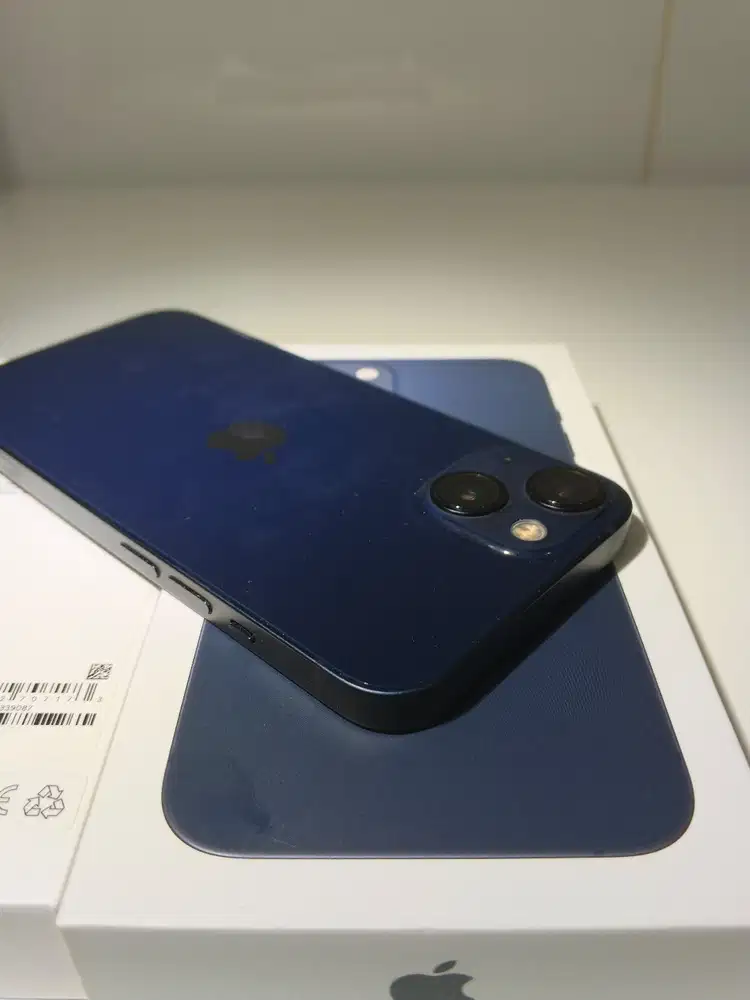 iPhone 13 Garansi Ibox Resmi 128GB Mulus 99% Likenew BH tinggi