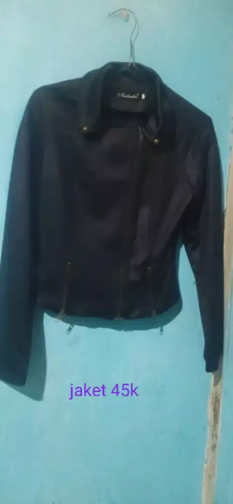 Jaket kulit wanita