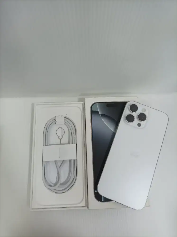 Iphone 16 pro max 256. Ibox