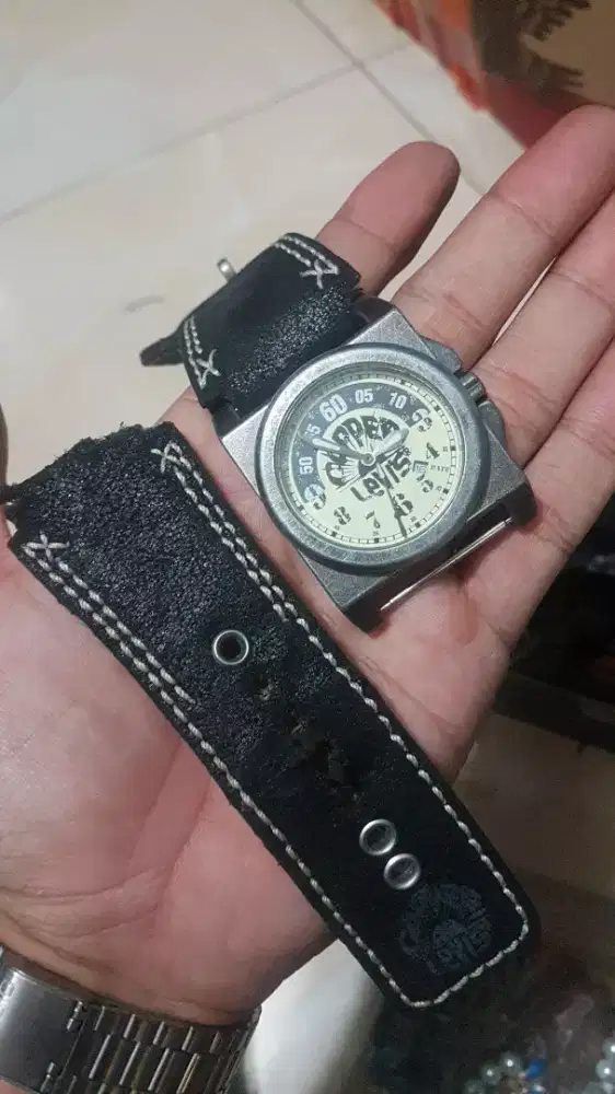 jam.tangan levis original