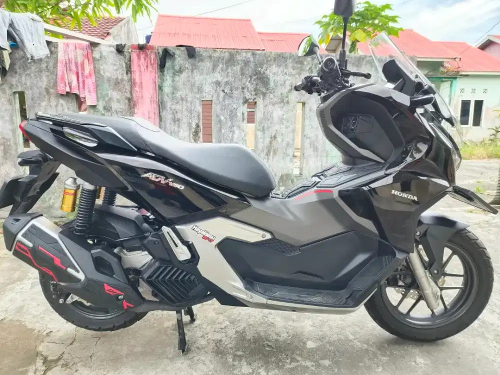 Honda ADV 160 CBS hitam tahun 2025