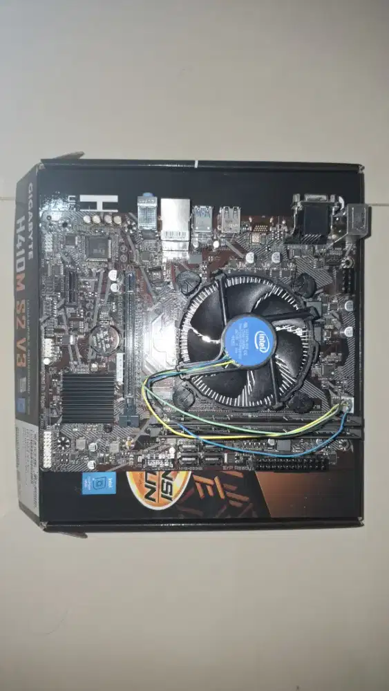Motherboard GIGABYTE TERMASUK PROCESSOR I3 GEN 10 DAN RAM 8 GB