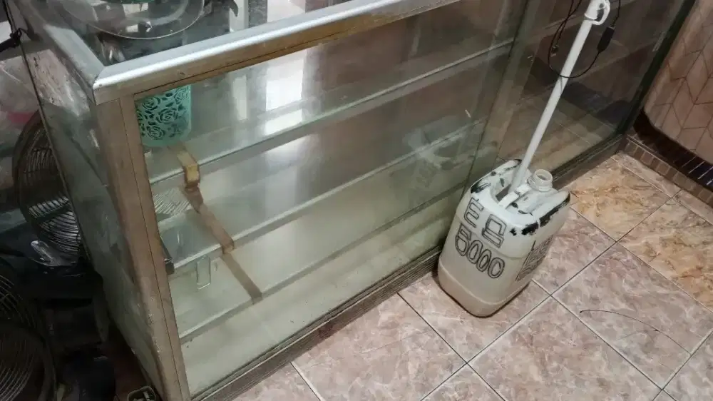 ETALASE 2 METER Jual Cepat