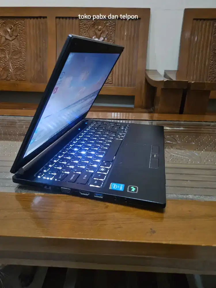Laptop slim core i7 ram 8gb layar mulus batre awet