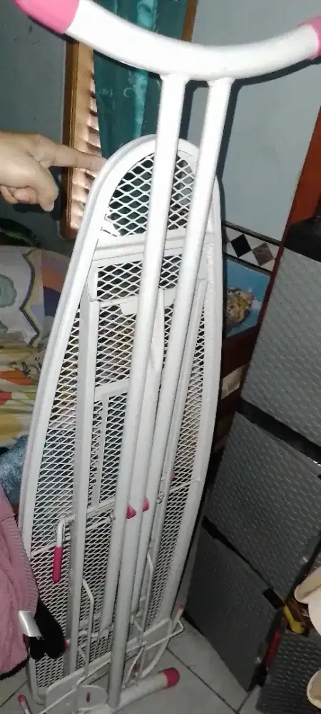 Meja Setrika Berdiri