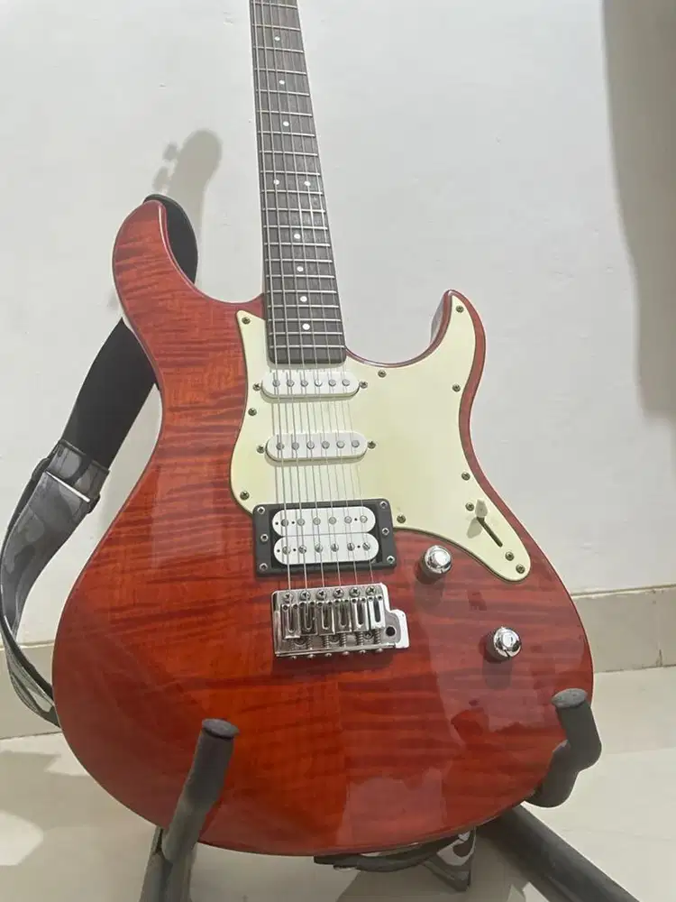 Yamaha Pacifica 212 VFM