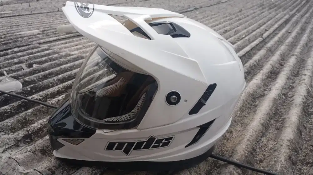 MDS Supermoto atau Helm Touring
