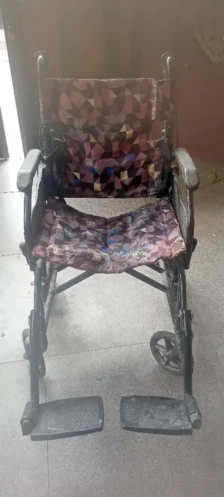Kursi Roda Lipat