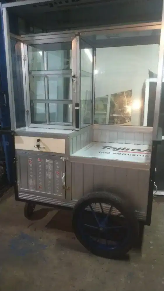 Gerobak etalase
