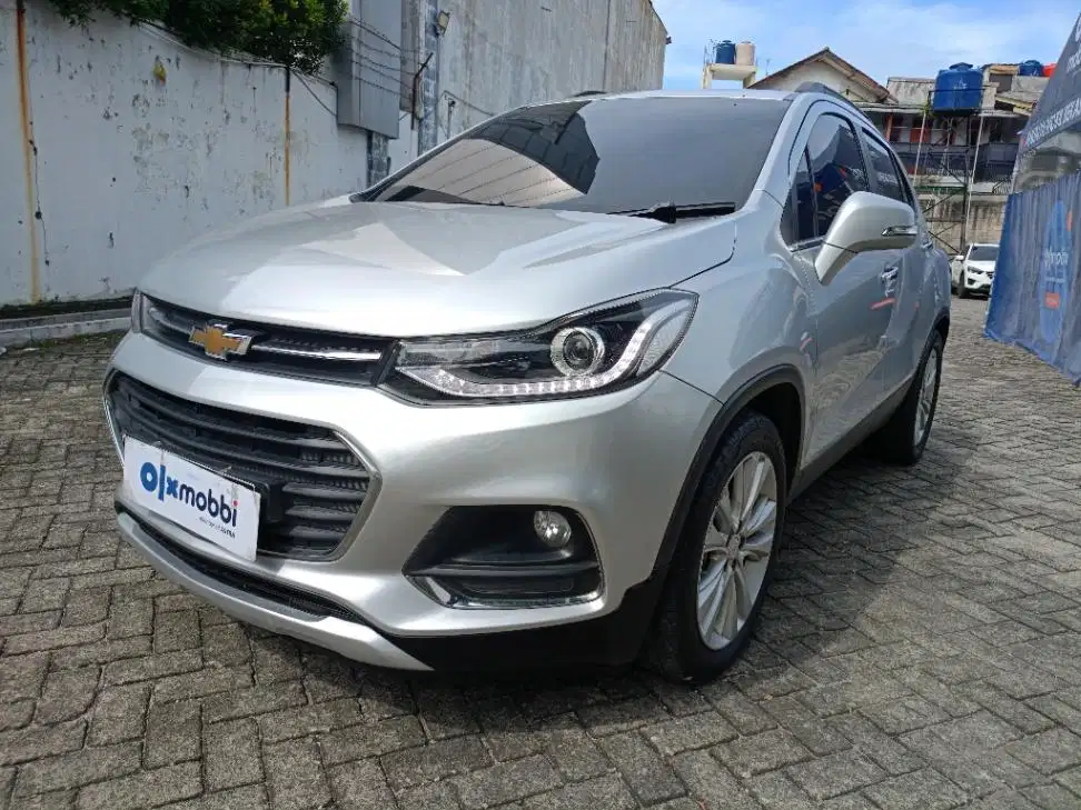 DP Rendah  8JT - Chevrolet Trax 1.4 Turbo LTZ Bensin-AT 2017 Silver
