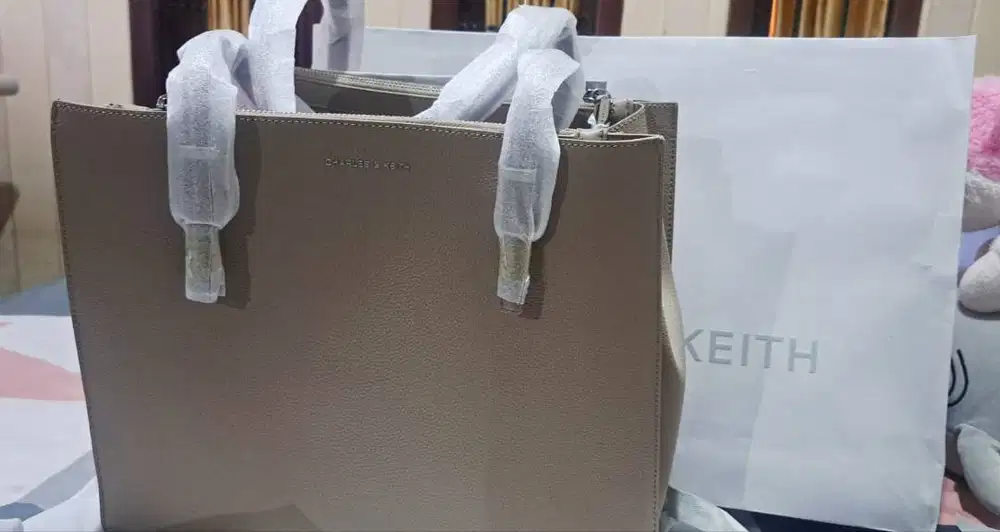 Tas Charles & Keith Warna Taupe 100% Original