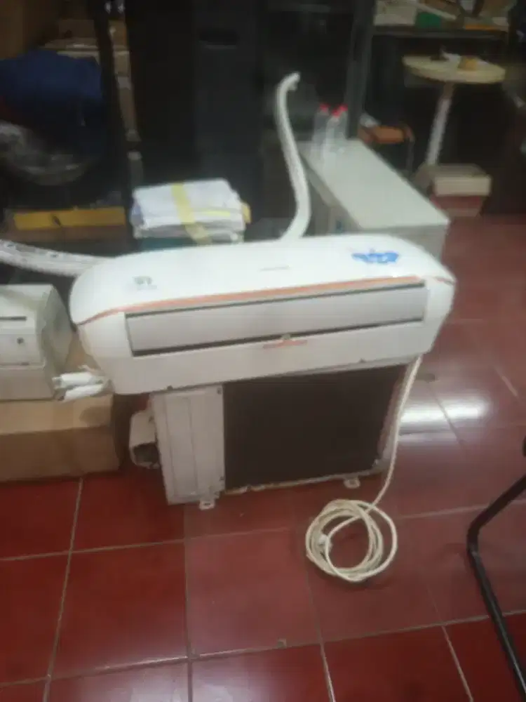 Bongkar pasang ,Service ac rumahan ,dll.
