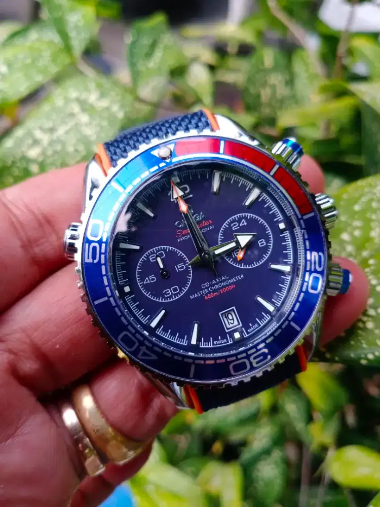 Jam.Omega seamaster sweep movement