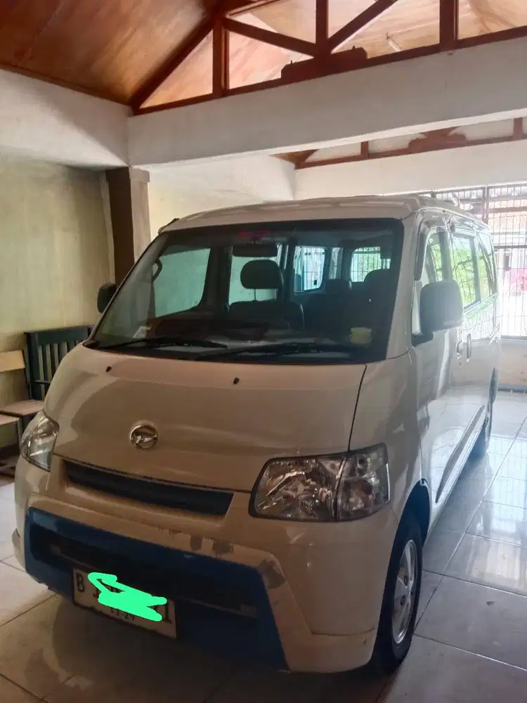 Daihatsu Granmax minibus front Facing