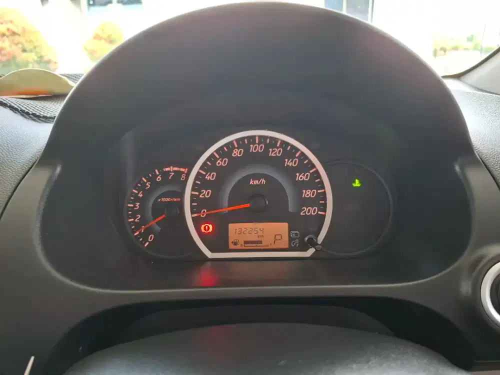 Dijual cepat 1 unit Mitsubishi Mirage Exceed 1,2 warna putih