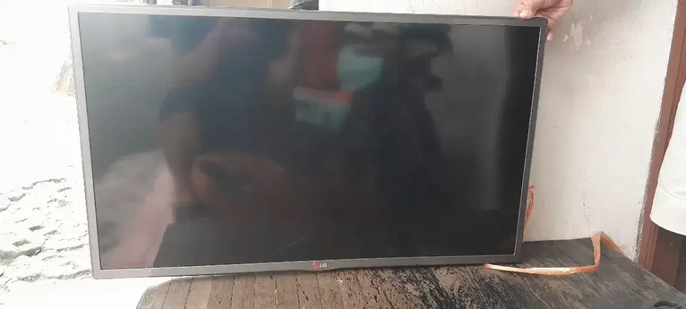 2 unit Televisi LG