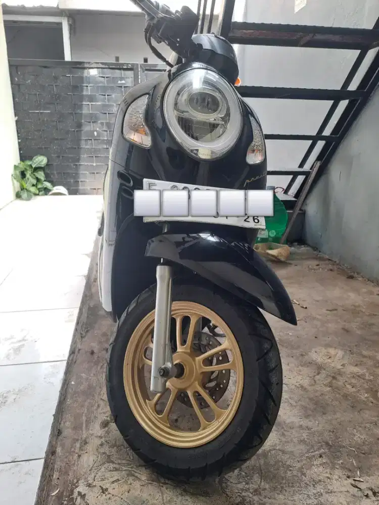 Scoopy prestige hitam 2021