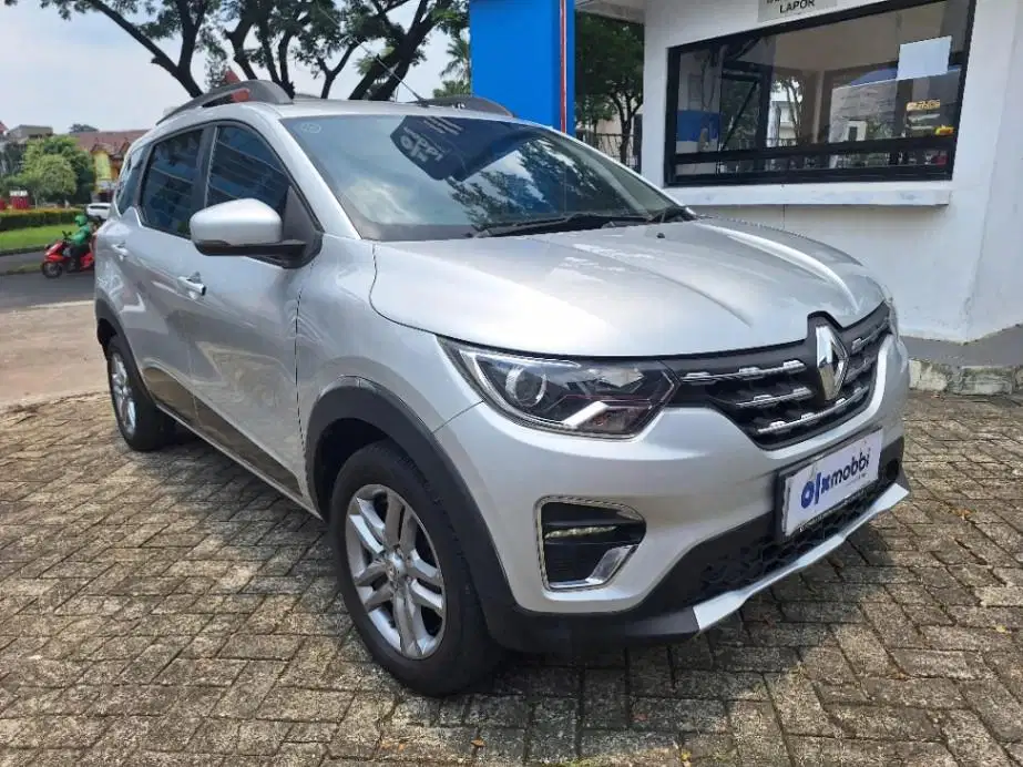 DP MURAH Renault Triber 1.0 RXZ Bensin-AT 2021 Silver CHKAB